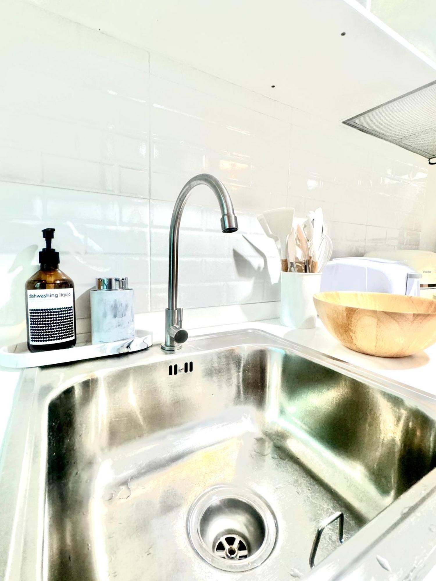 Sea&Mountain View,5 Mins Walk To Famous Beach With King Size Bed HHQ Exterior foto