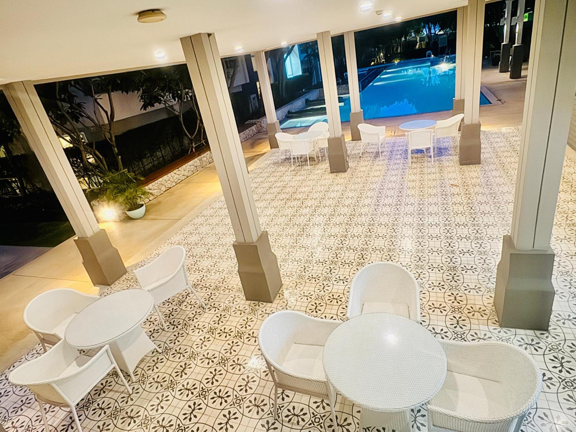 Sea&Mountain View,5 Mins Walk To Famous Beach With King Size Bed HHQ Exterior foto