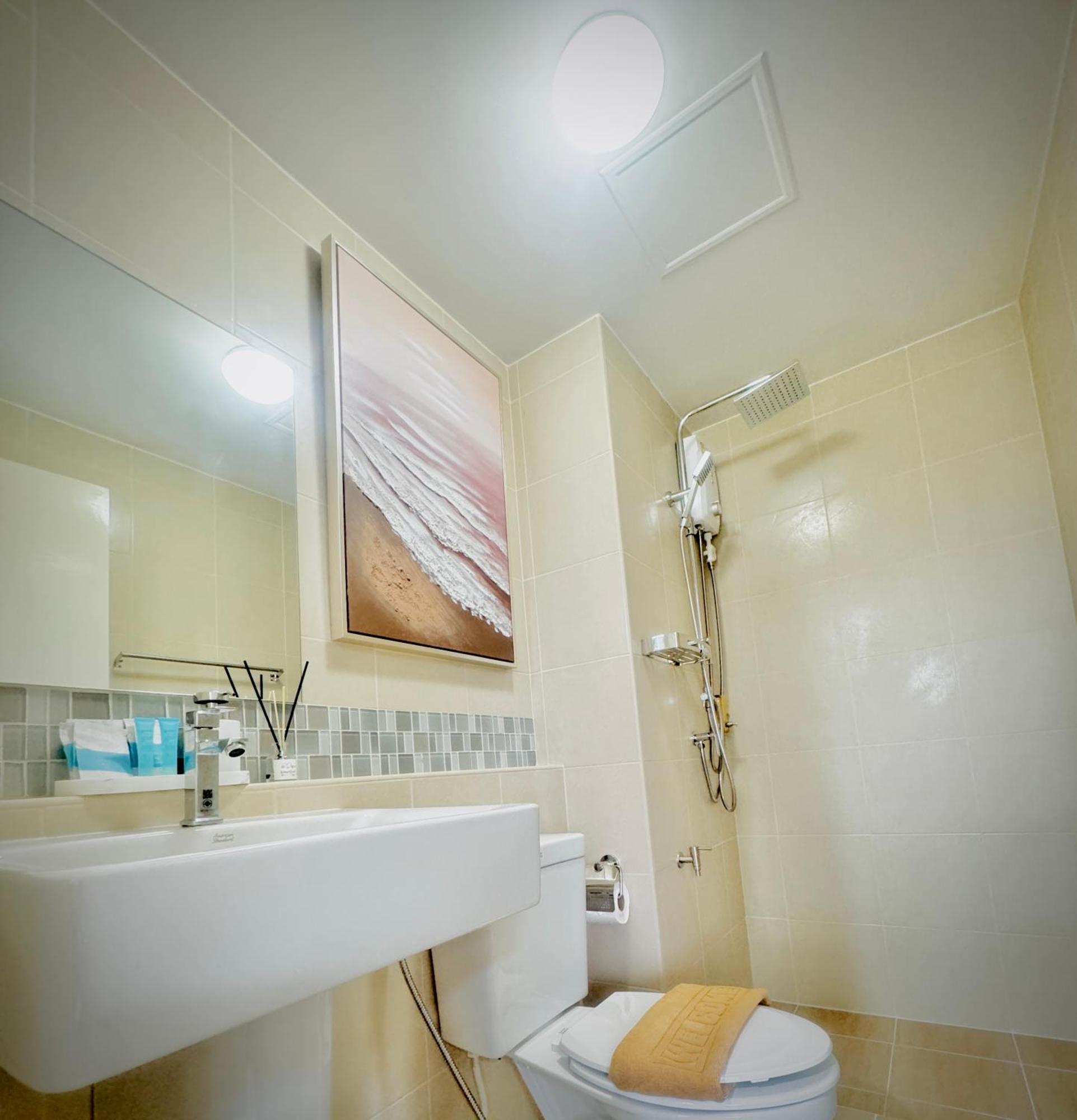 Sea&Mountain View,5 Mins Walk To Famous Beach With King Size Bed HHQ Exterior foto